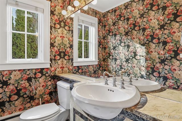 714 N Shore Drive, Holland, MI 49424