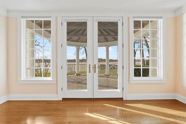 714 N Shore Drive, Holland, MI 49424