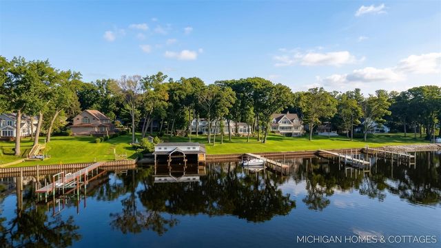 714 N Shore Drive, Holland, MI 49424