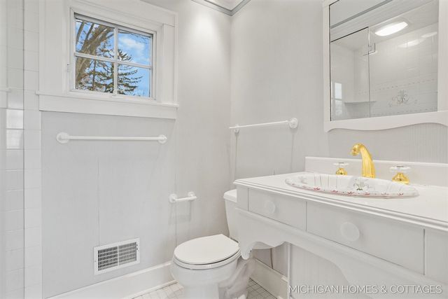 714 N Shore Drive, Holland, MI 49424