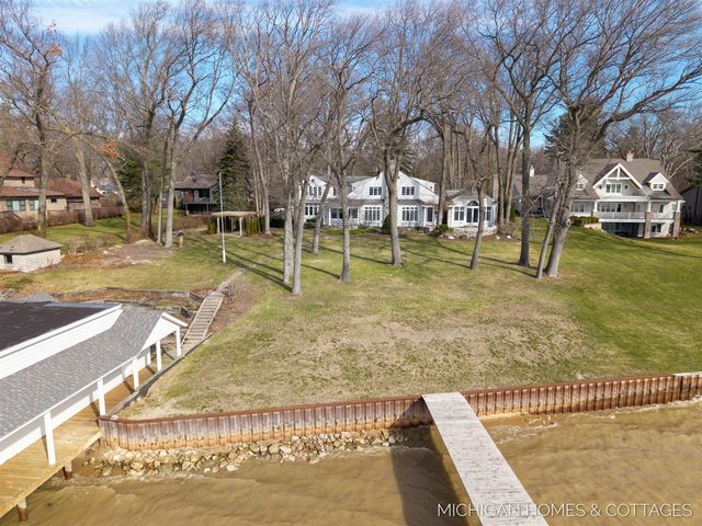 714 N Shore Drive, Holland, MI 49424