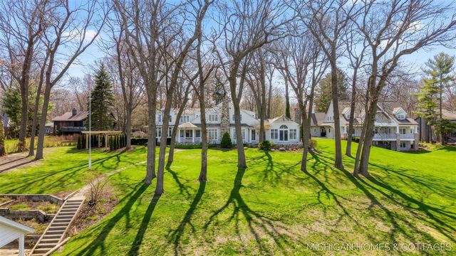 714 N Shore Drive, Holland, MI 49424