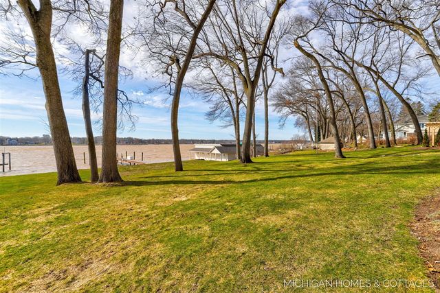 714 N Shore Drive, Holland, MI 49424