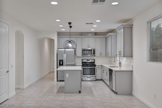 129 Pivot Avenue, North Las Vegas, NV 89031