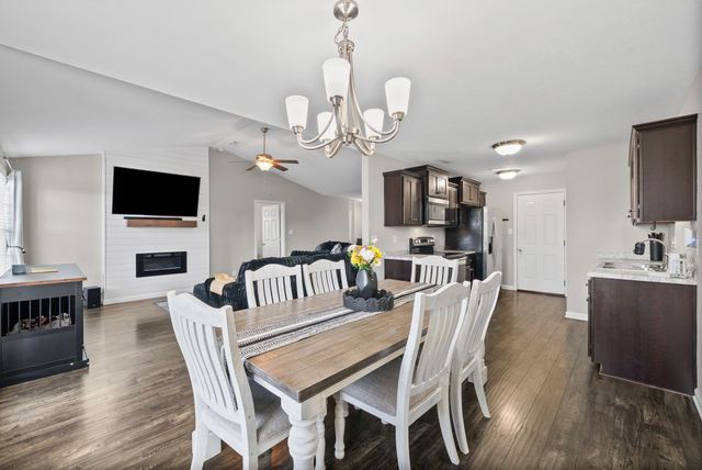 101 Setter Dr, Oak Grove, KY 42262