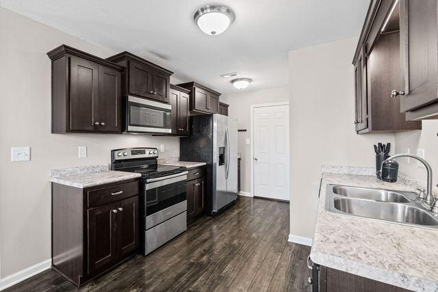 101 Setter Dr, Oak Grove, KY 42262