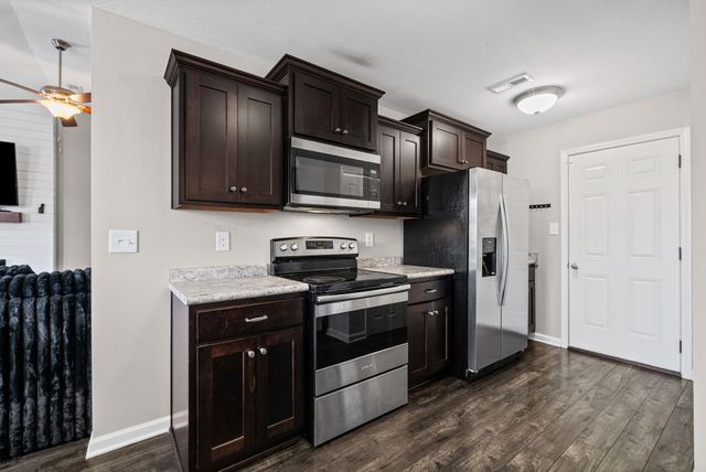 101 Setter Dr, Oak Grove, KY 42262