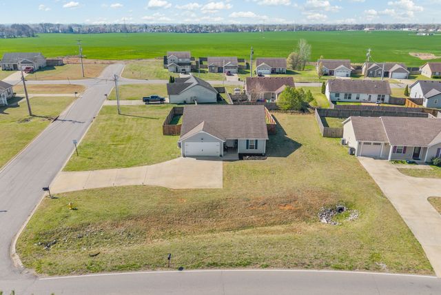 101 Setter Dr, Oak Grove, KY 42262