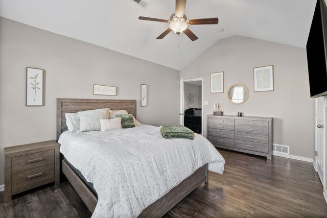 101 Setter Dr, Oak Grove, KY 42262