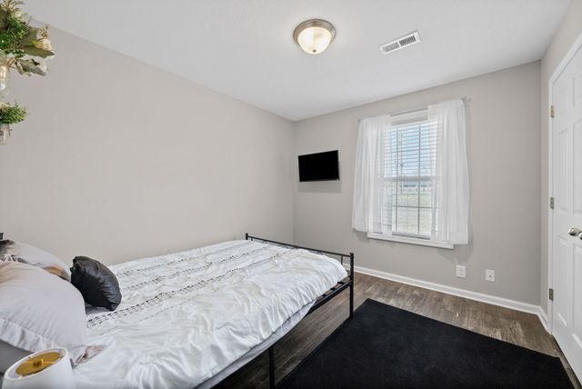 101 Setter Dr, Oak Grove, KY 42262