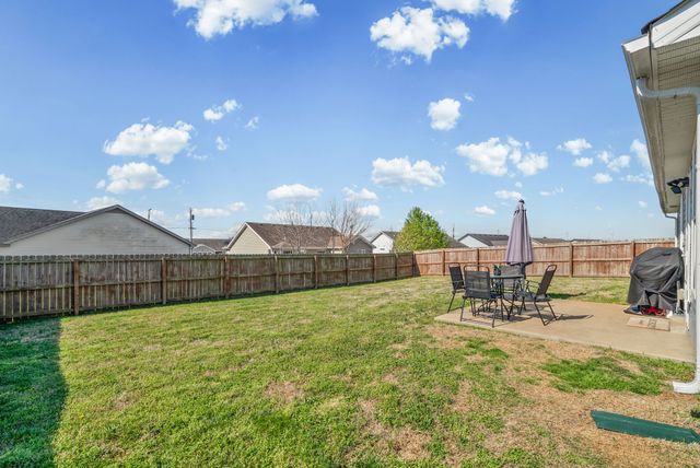 101 Setter Dr, Oak Grove, KY 42262