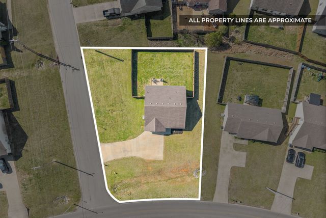 101 Setter Dr, Oak Grove, KY 42262