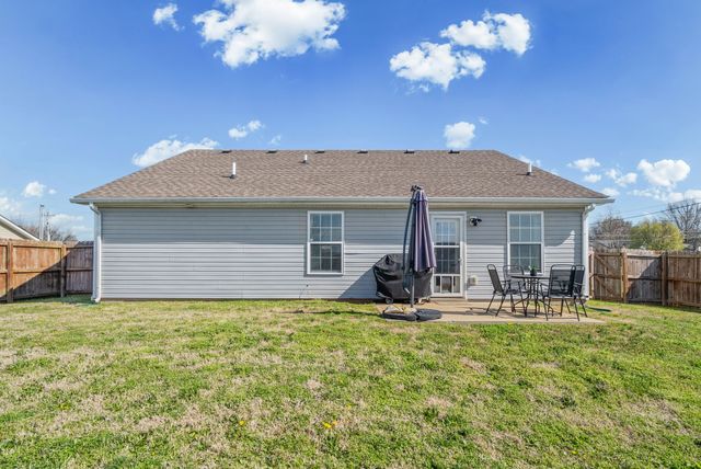 101 Setter Dr, Oak Grove, KY 42262