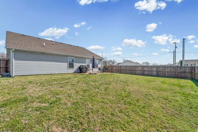 101 Setter Dr, Oak Grove, KY 42262