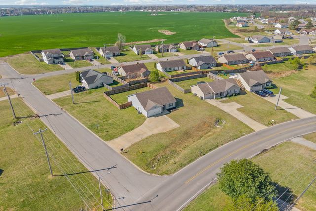 101 Setter Dr, Oak Grove, KY 42262