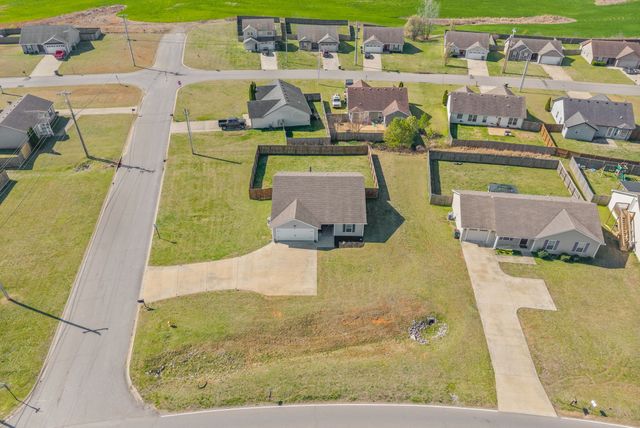 101 Setter Dr, Oak Grove, KY 42262