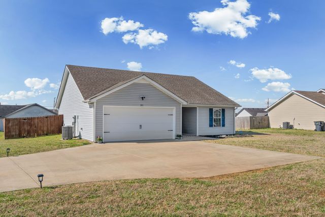 101 Setter Dr, Oak Grove, KY 42262