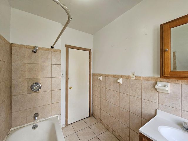 1076 Lafayette Avenue, Brooklyn, NY 11221