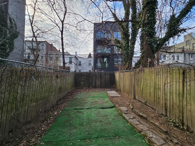 1076 Lafayette Avenue, Brooklyn, NY 11221