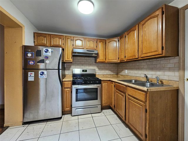 1076 Lafayette Avenue, Brooklyn, NY 11221