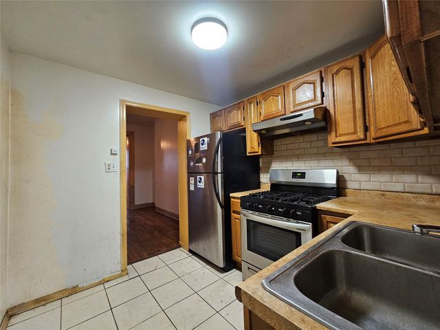 1076 Lafayette Avenue, Brooklyn, NY 11221
