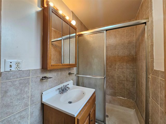 1076 Lafayette Avenue, Brooklyn, NY 11221