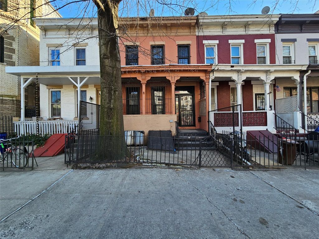 1076 Lafayette Avenue, Brooklyn, NY 11221