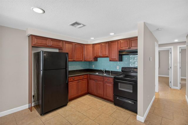 3118 PINE TREE AVENUE B, Largo, FL 33771