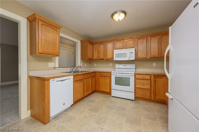 465 Wagler Avenue SW, Hartville, OH 44632