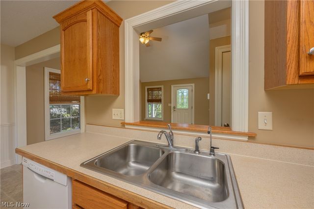 465 Wagler Avenue SW, Hartville, OH 44632