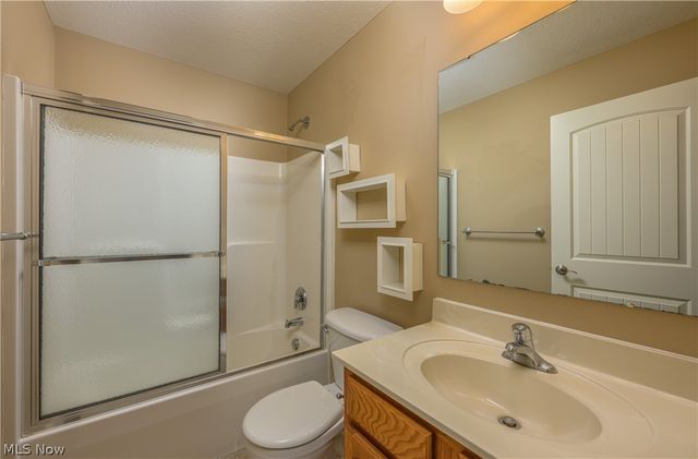 465 Wagler Avenue SW, Hartville, OH 44632