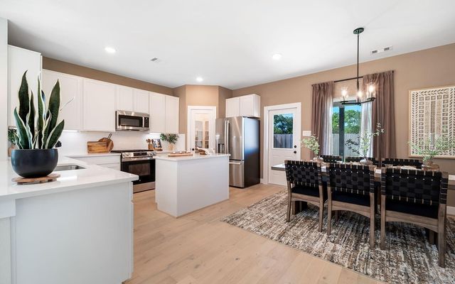 1406 17th Avenue N, Texas City, TX 77590