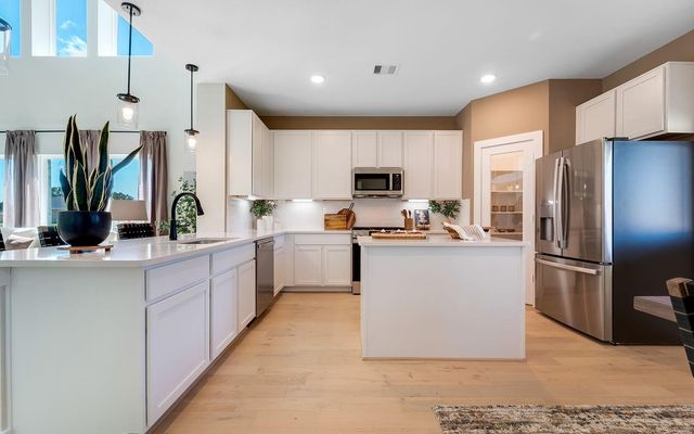 1406 17th Avenue N, Texas City, TX 77590