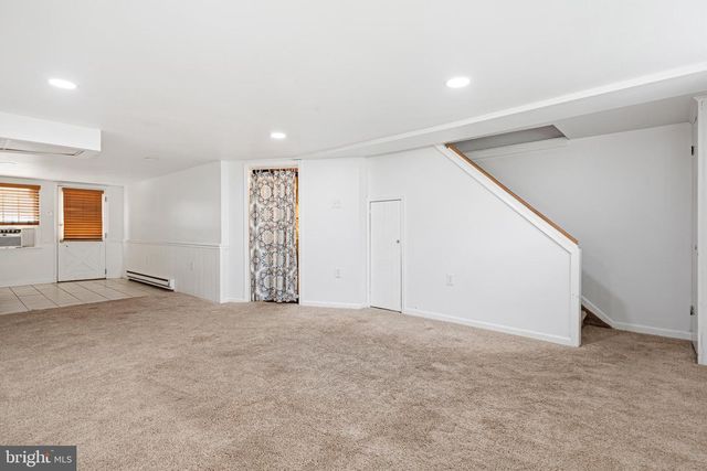 15063 LONDON RD, Philadelphia, PA 19116