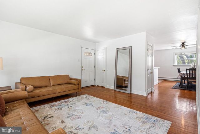 15063 LONDON RD, Philadelphia, PA 19116