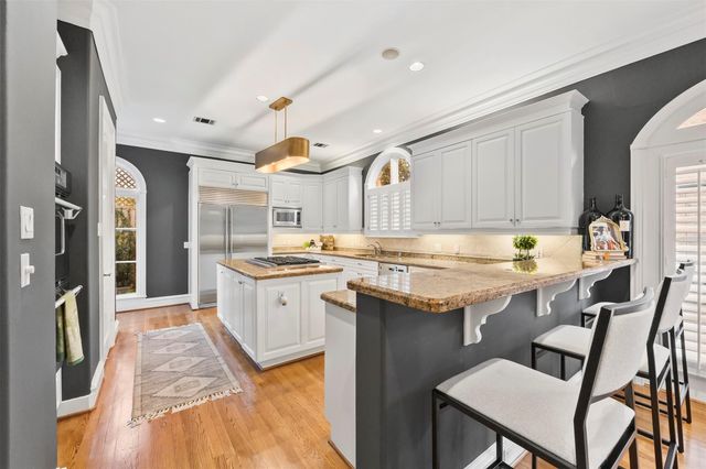 1419 Nantucket Drive, Houston, TX 77057