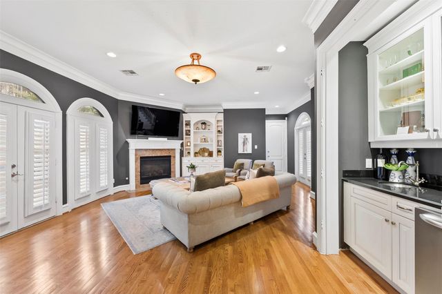1419 Nantucket Drive, Houston, TX 77057