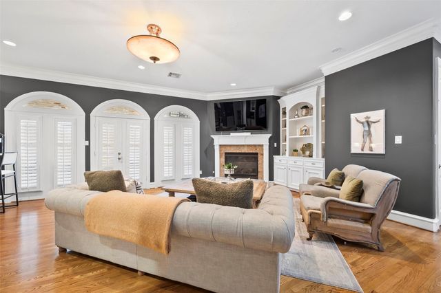 1419 Nantucket Drive, Houston, TX 77057
