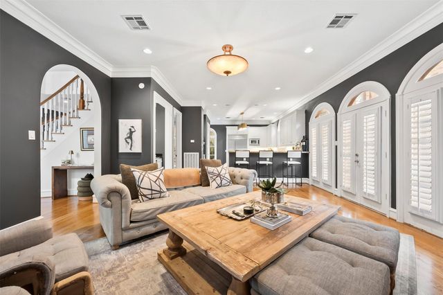 1419 Nantucket Drive, Houston, TX 77057