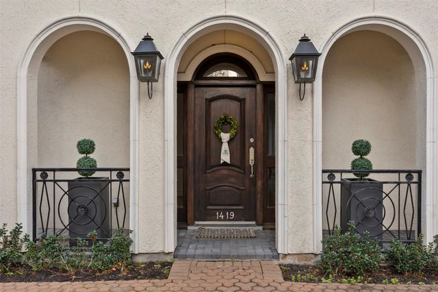 1419 Nantucket Drive, Houston, TX 77057