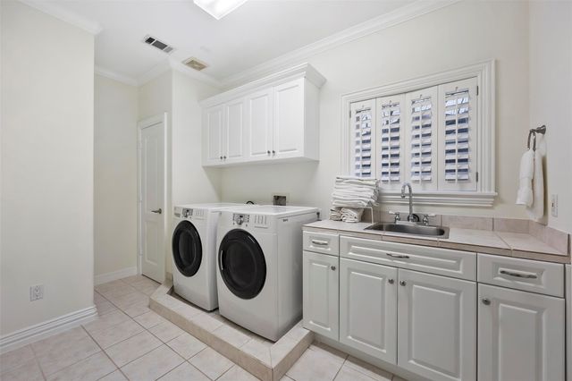 1419 Nantucket Drive, Houston, TX 77057