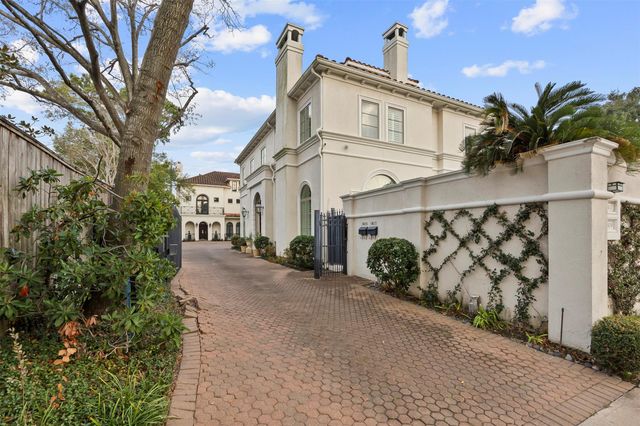 1419 Nantucket Drive, Houston, TX 77057