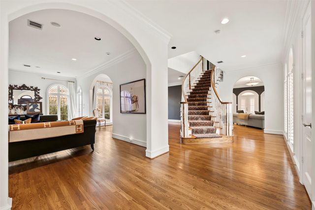 1419 Nantucket Drive, Houston, TX 77057