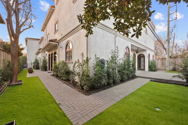 1419 Nantucket Drive, Houston, TX 77057