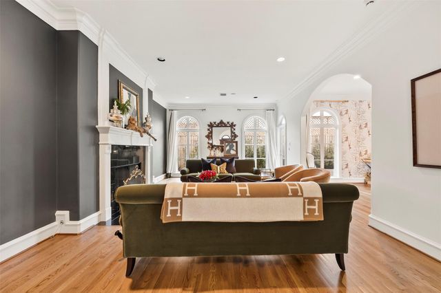 1419 Nantucket Drive, Houston, TX 77057