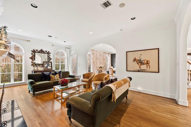1419 Nantucket Drive, Houston, TX 77057