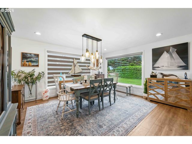 820 JACKSON Ave Sw, Bandon, OR 97411