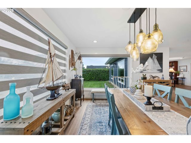 820 JACKSON Ave Sw, Bandon, OR 97411