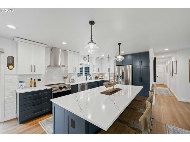 820 JACKSON Ave Sw, Bandon, OR 97411