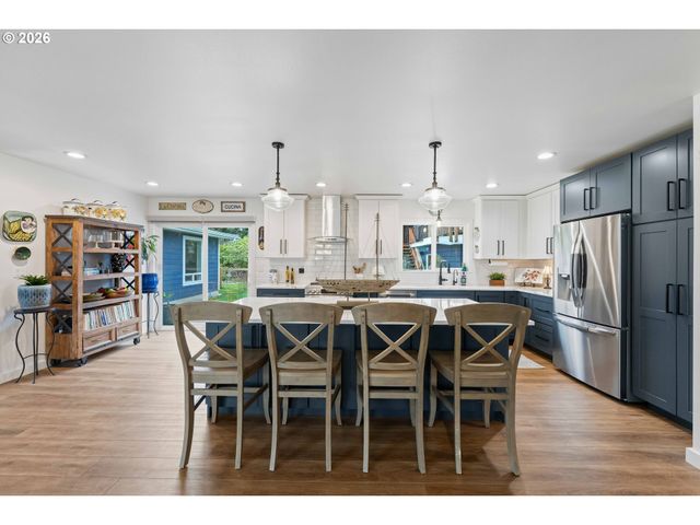 820 JACKSON Ave Sw, Bandon, OR 97411